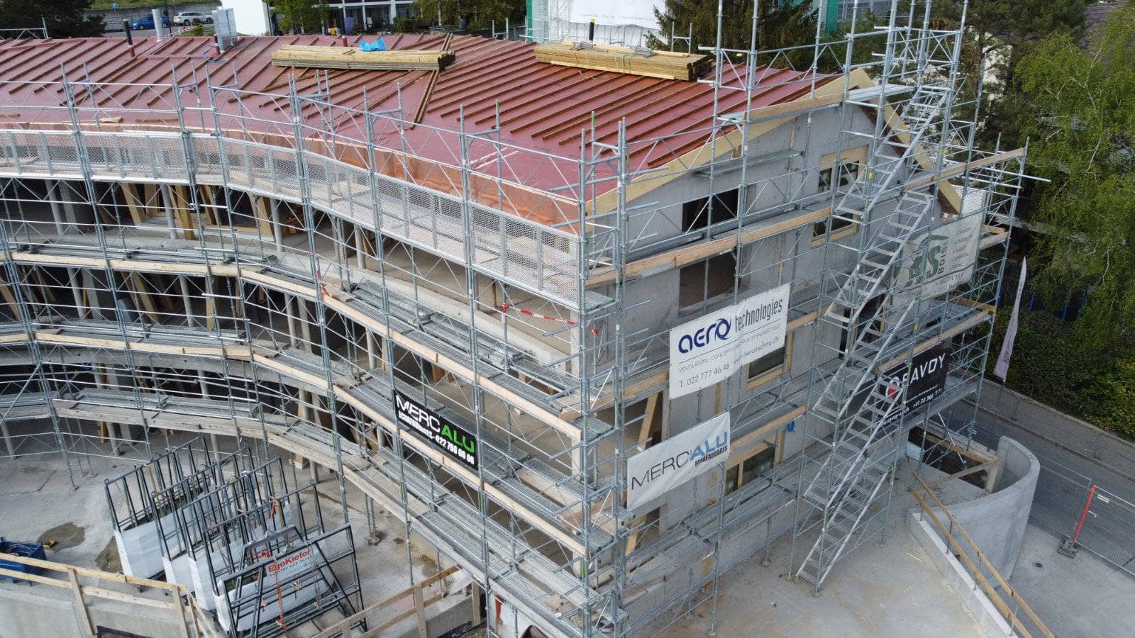 immeuble avec construction échafaudages genève echafaudage geneve entreprise echafaudage geneve toiture provisoire